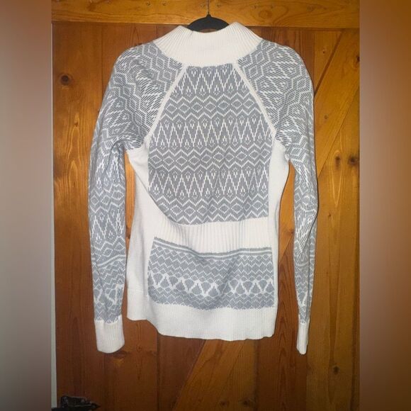 Athleta White and Gray Geometric Sweater - Picture 2 of 3